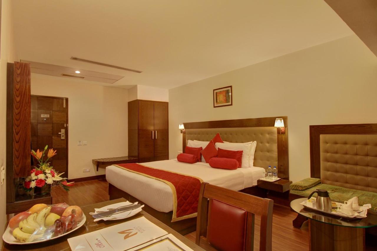 Monarch Brigade Road Hotel Bangalore Buitenkant foto